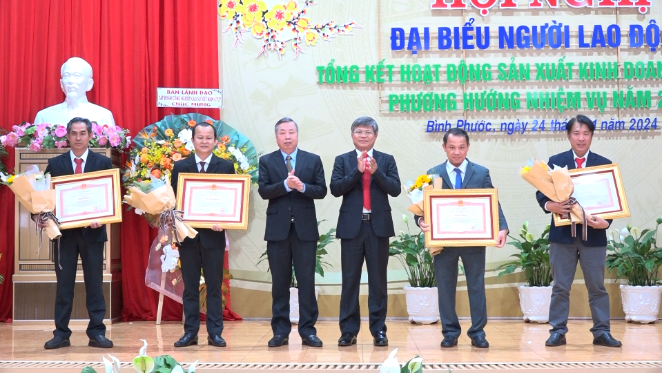 Cao su Lộc Ninh phấn đấu đạt thu nhập 7,8 triệu đồng/người/tháng năm 2024